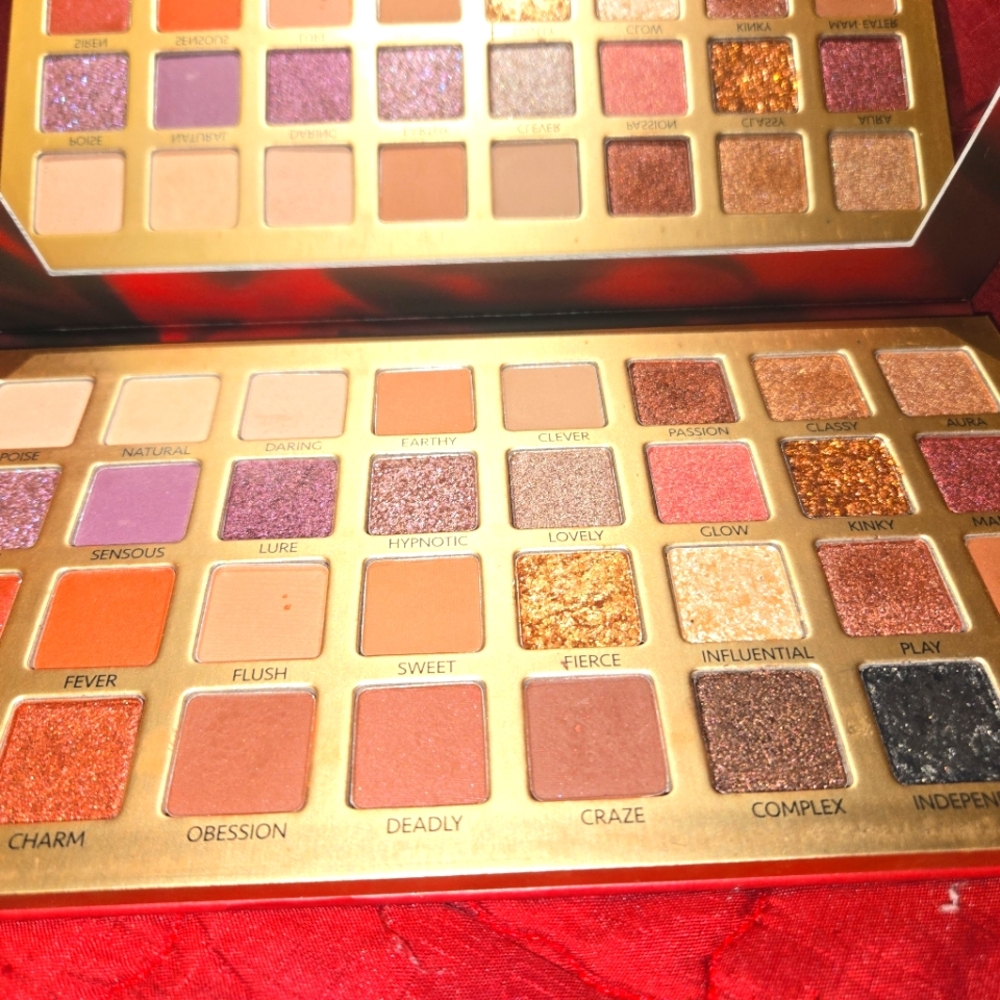 Femme Fatale Eyeshadow Pallet